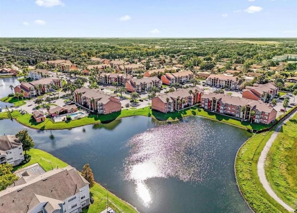 King Suite- Resort Pool Near Disney A Apartment in Kissimmee