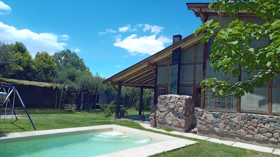 Tres Olivos House in Luján de Cuyo