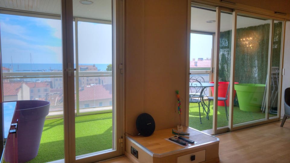 Patio, Balcony/Terrace, City view, Sea view