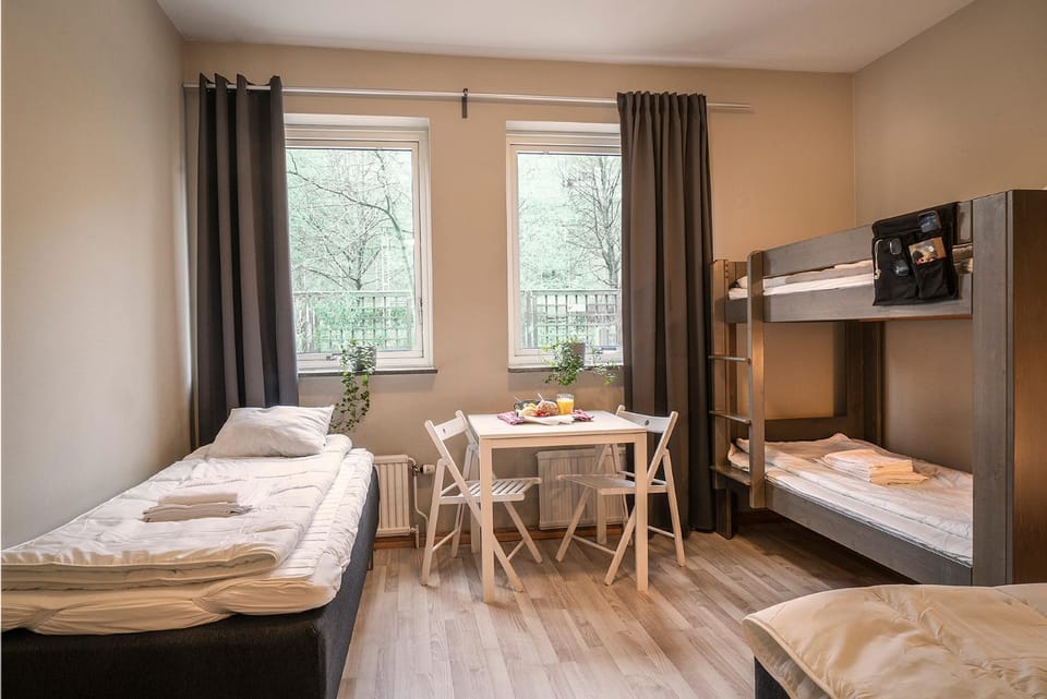 Bedroom, bunk bed