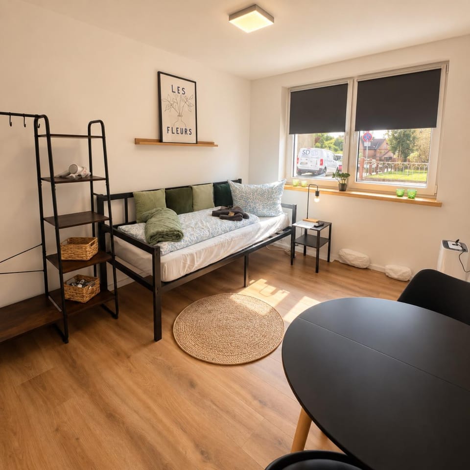 Bed, Living room, Photo of the whole room, Seating area, Dining area, Bedroom