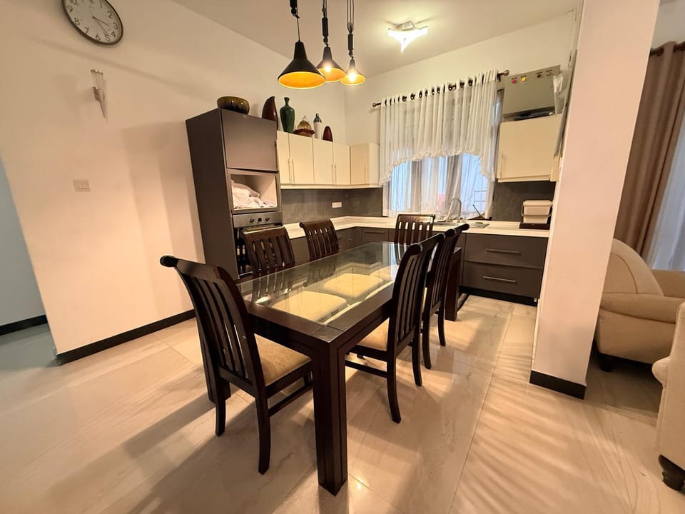Luxury House Hokandara Bed and Breakfast in Western Province