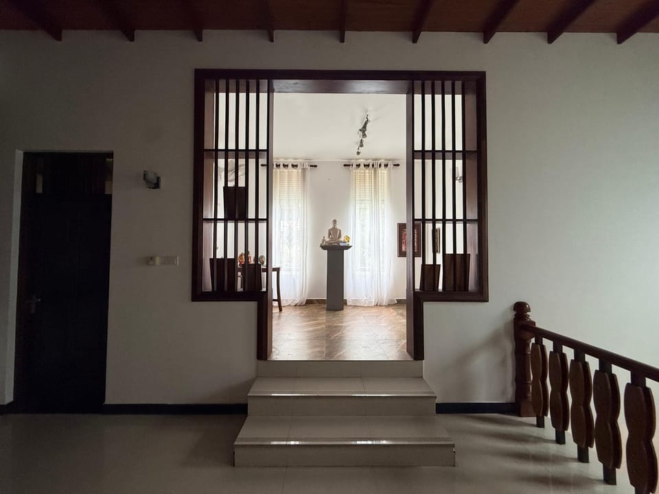 Luxury House Hokandara Bed and Breakfast in Western Province