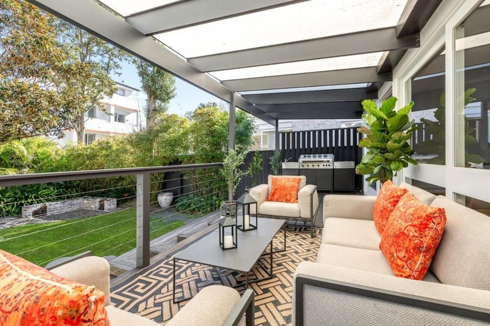 Luxe Designer Bondi House BBQ 4Parking Backyard Apartment in Sydney
