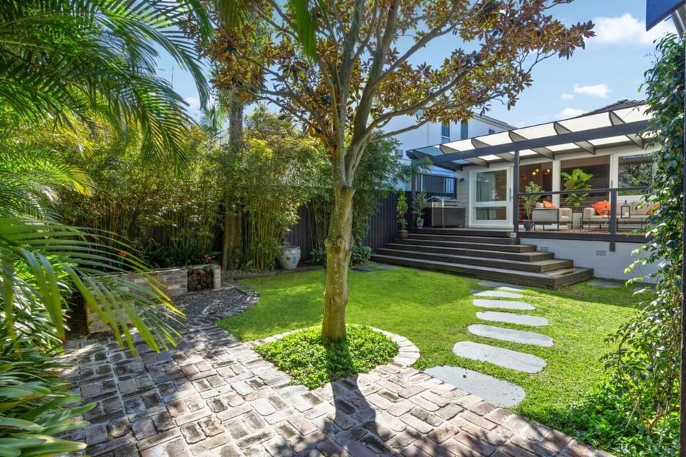 Luxe Designer Bondi House BBQ 4Parking Backyard Apartment in Sydney