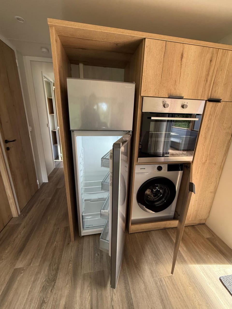 Kitchen or kitchenette, oven