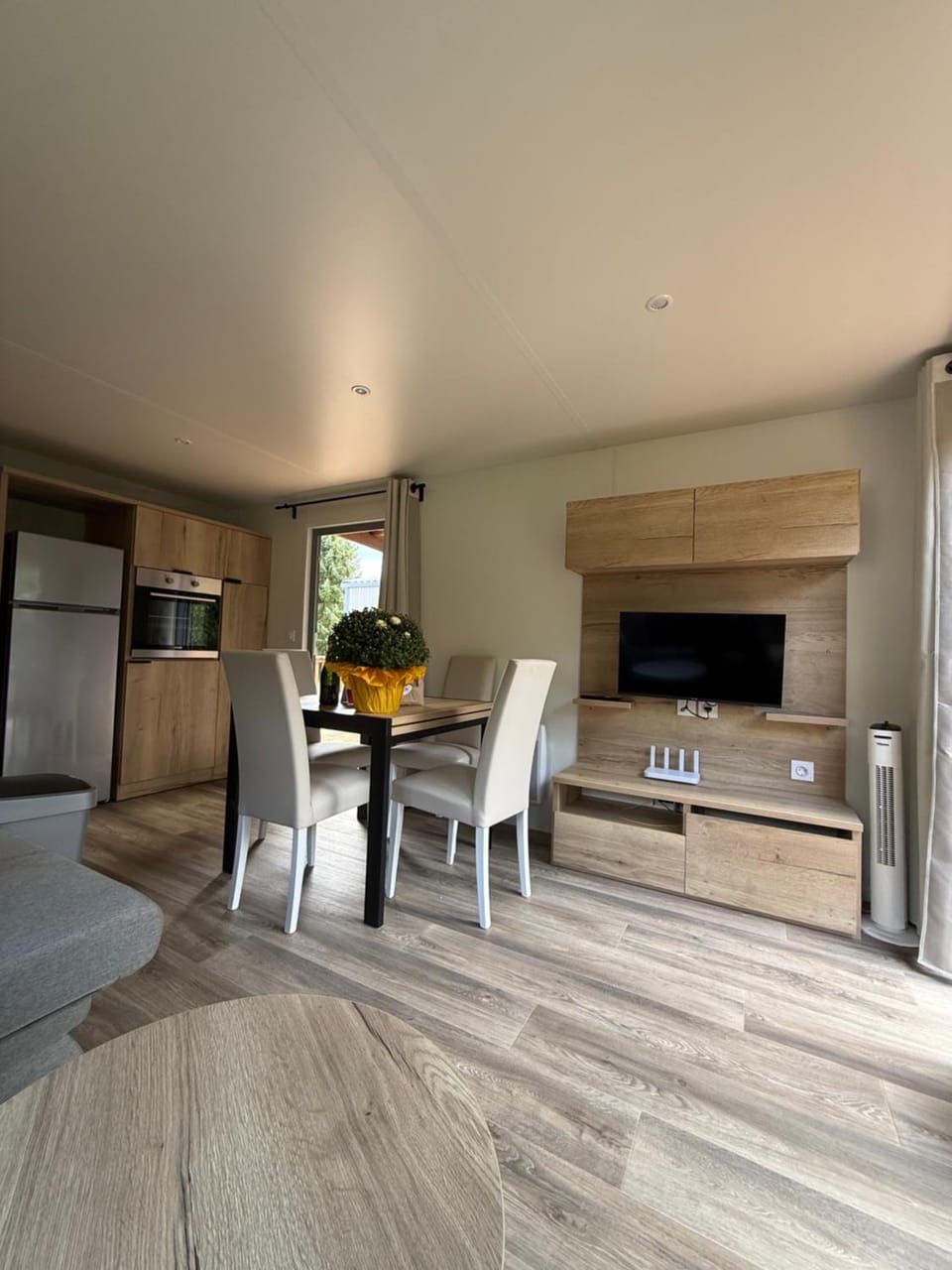 Living room, Dining area, Evening entertainment