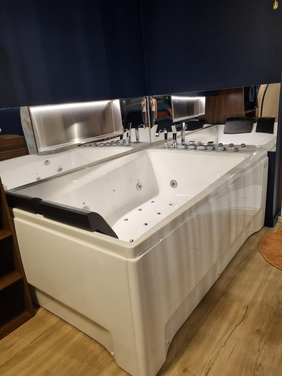 Arletta Suite - Charm, Hot Tub & King Bed Apartment in Villeneuve-sur-Lot