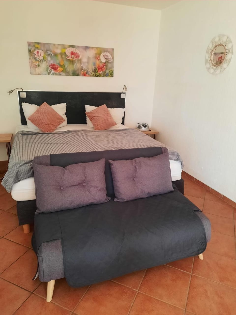 Bed, Living room, Photo of the whole room