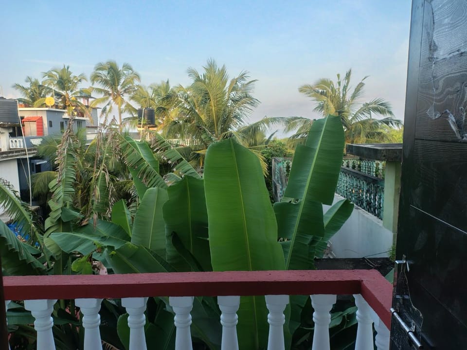 Hotel LA-MANNA Seaview Hotel in Calangute