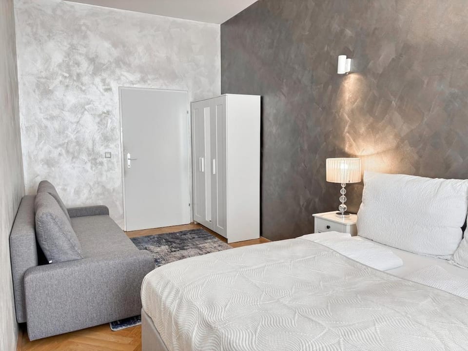 Group-Friendly 3BR I Near Metro and Main Station Apartment in Vienna