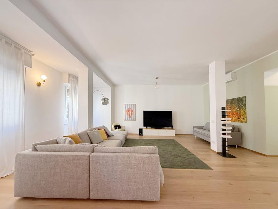 Communal lounge/ TV room, TV and multimedia