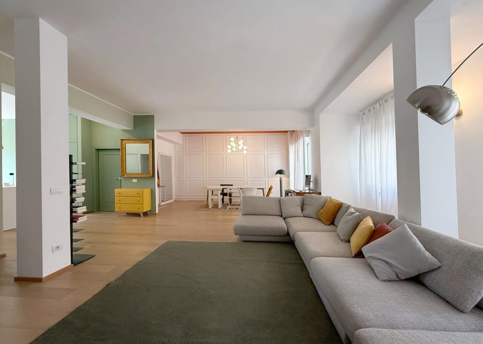 Communal lounge/ TV room, Living room, Dining area