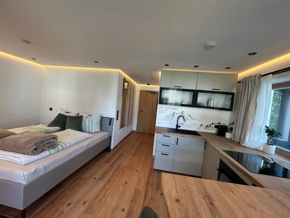 Bedroom, kitchen