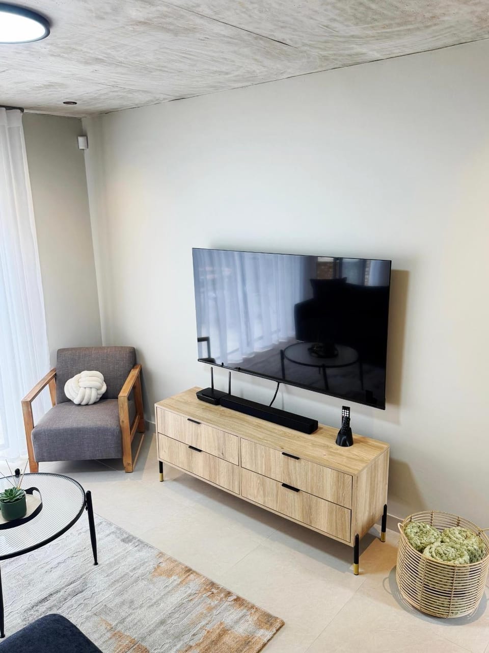 Communal lounge/ TV room, TV and multimedia, Living room
