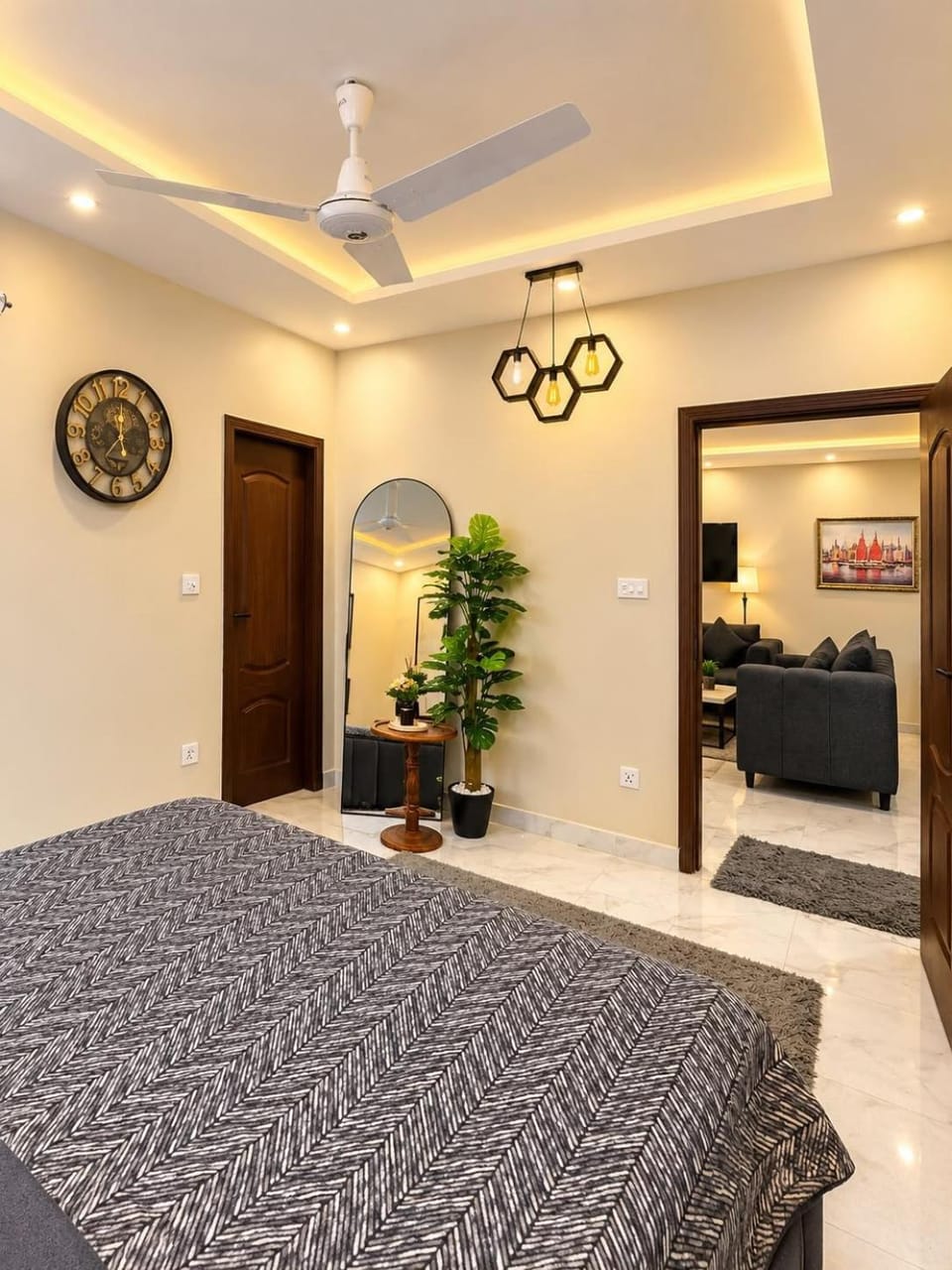 Photo of the whole room, Bedroom