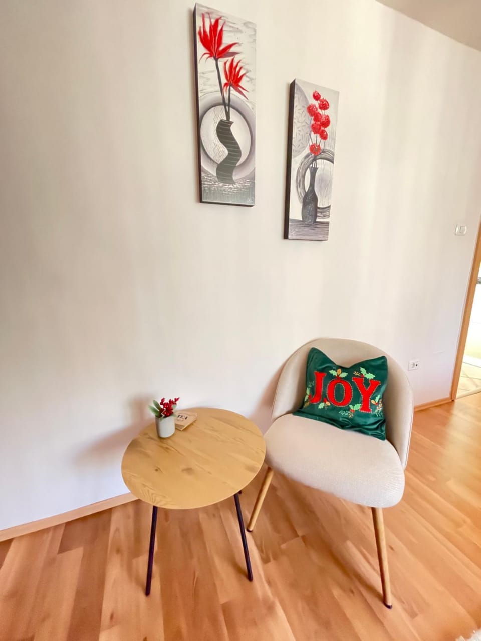 Living room, Decorative detail, Seating area