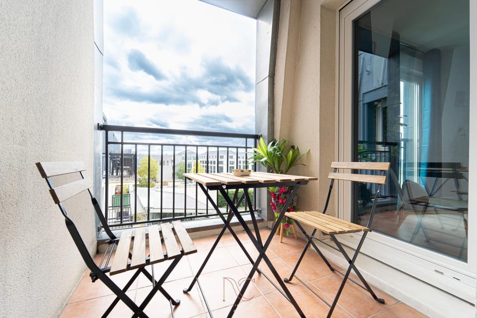 Property building, Balcony/Terrace, Balcony/Terrace