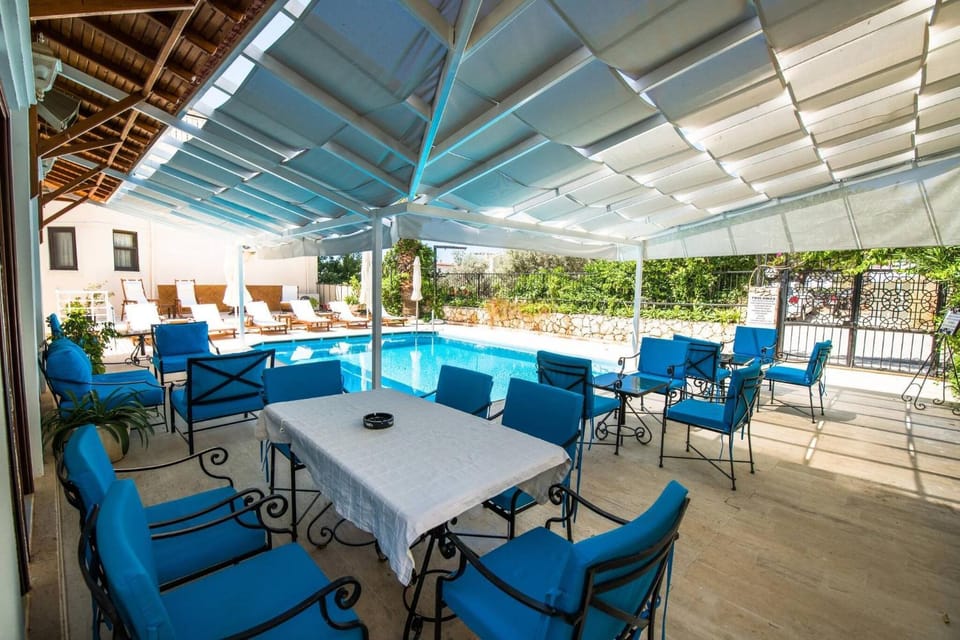 Restaurant/places to eat, Communal lounge/ TV room, Balcony/Terrace