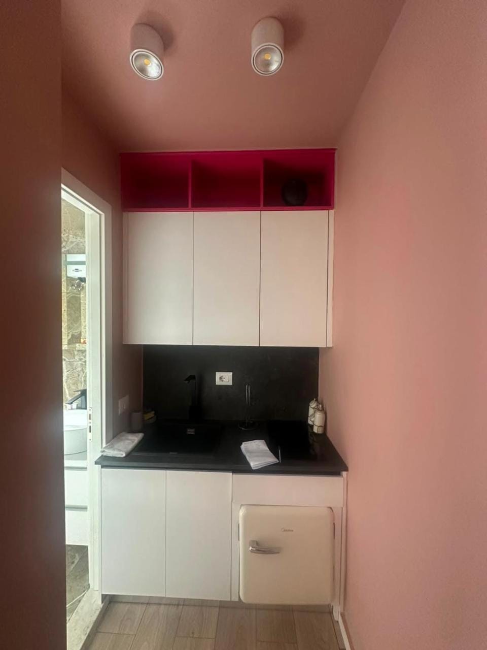 Pink Room Apartment in Tirana