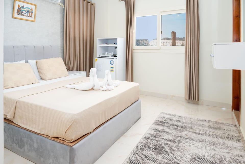 Bed, Kitchen or kitchenette, Photo of the whole room, Bedroom, minibar, towels