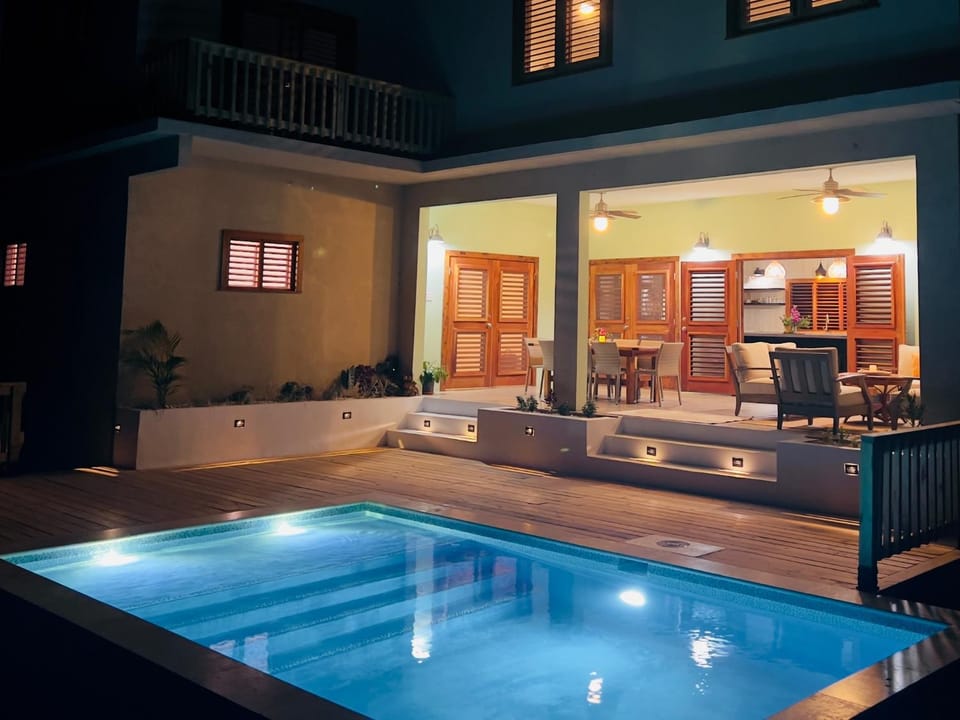 Night, Swimming pool