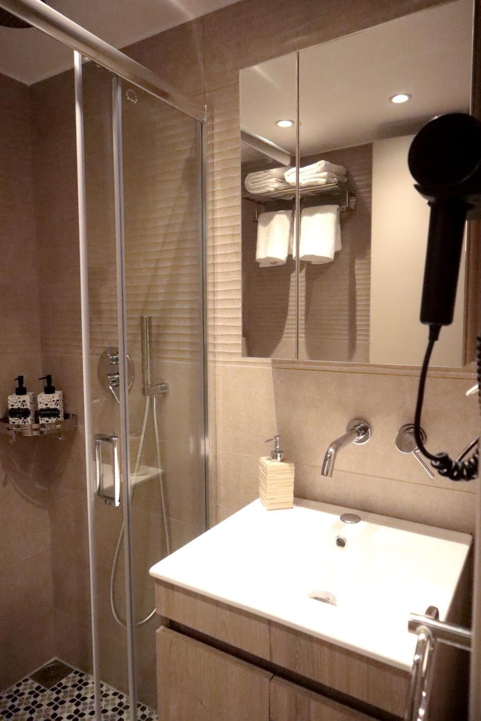 Shower, Bathroom, towels