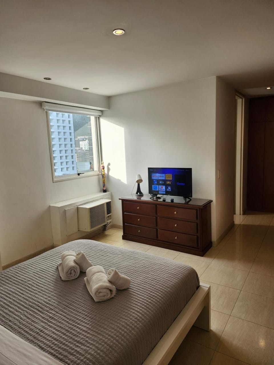 Altamira Luxury 107 m2, 24-hour water supply Apartment in Caracas