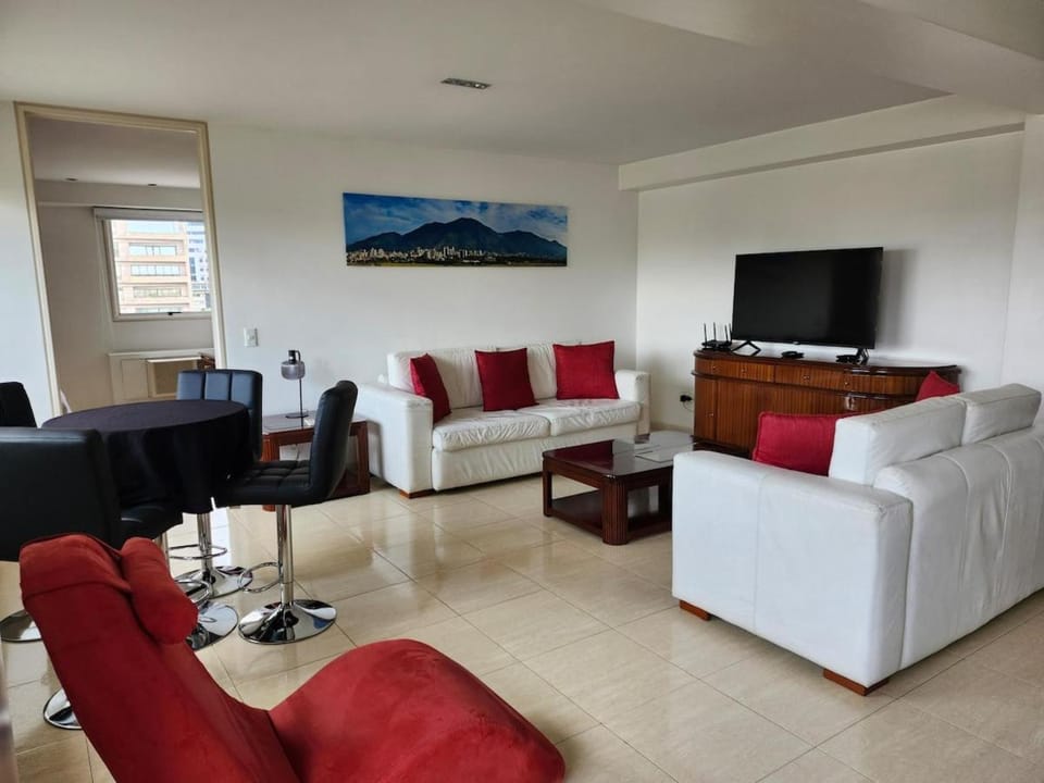 Altamira Luxury 107 m2, 24-hour water supply Apartment in Caracas