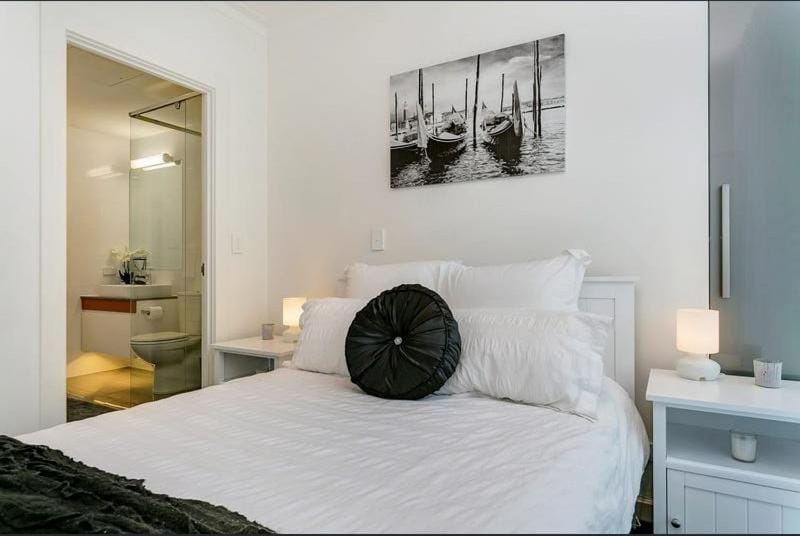 Adelaide Central Skyline Panoramic Suite Six Apartment in Adelaide