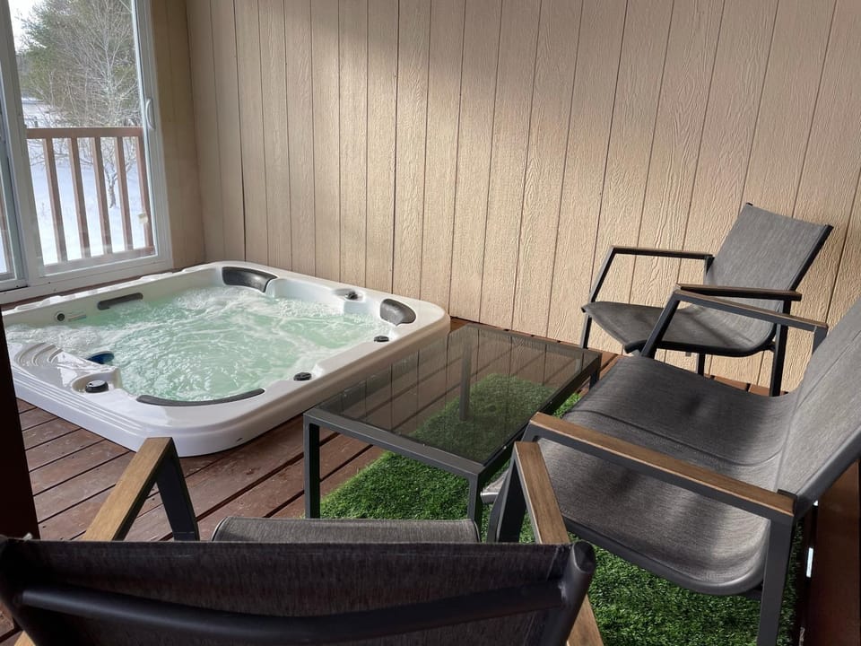 Patio, Hot Tub, Hot Tub