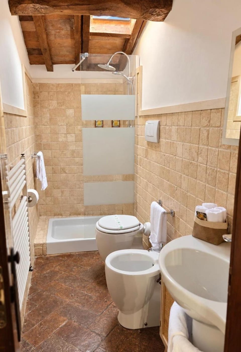 Shower, Toilet, Bathroom, bidet, towels