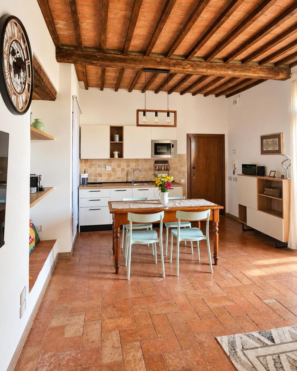 Kitchen or kitchenette, Dining area, stove