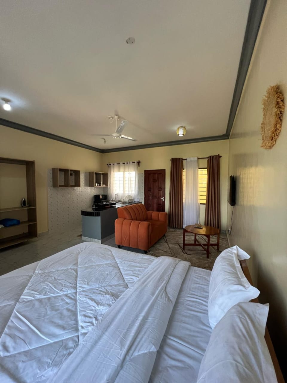 Bed, TV and multimedia, Photo of the whole room