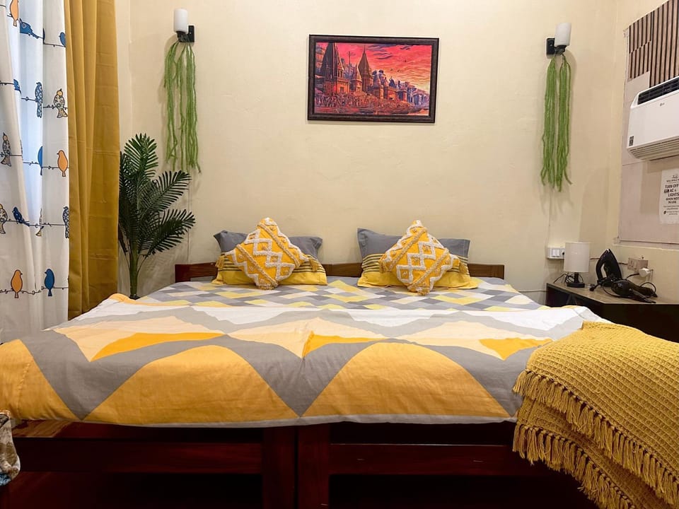 The Mysterious Heaven Banaras Stay Apartment in Varanasi