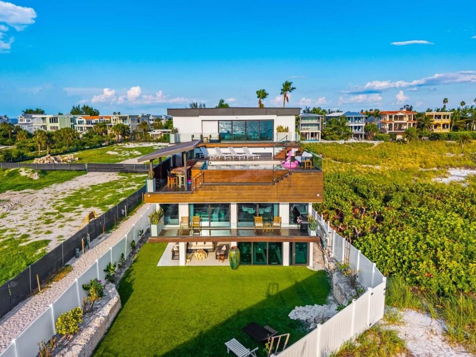 Shangri-La - Bean Point - Rooftop Pool -Golf Cart House in Anna Maria Island