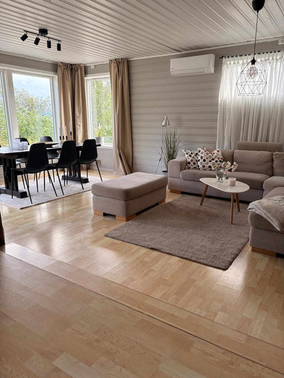 Living room, Seating area, Dining area