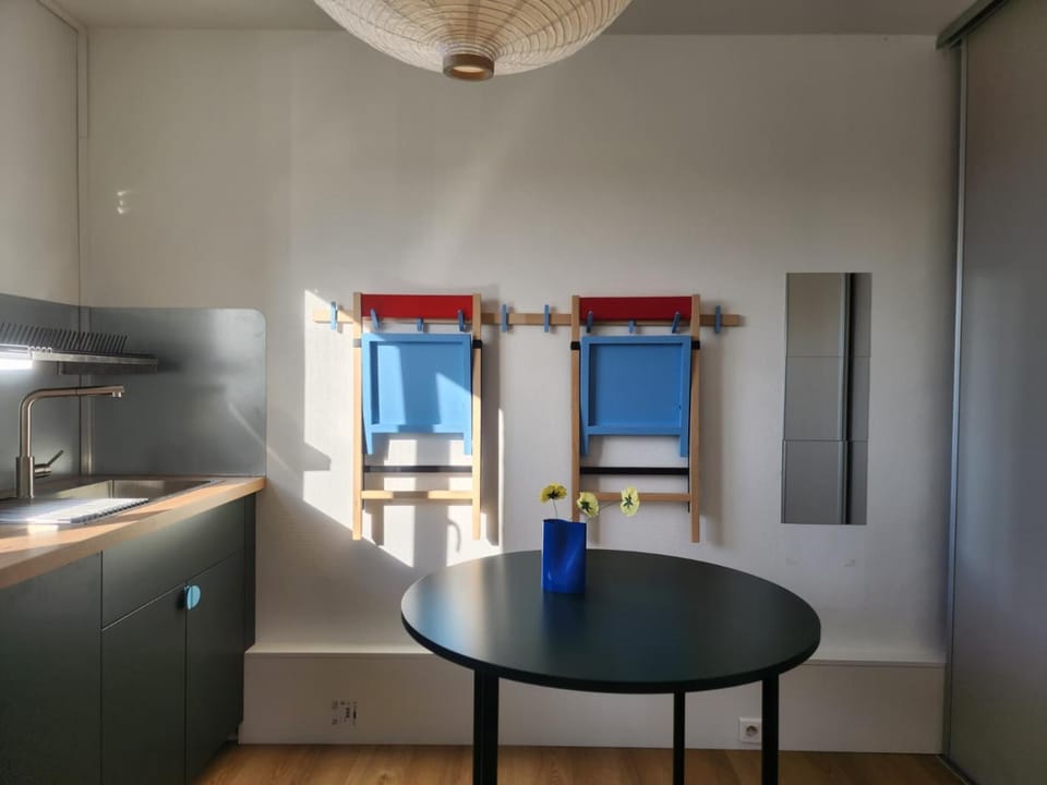 Kitchen or kitchenette, Dining area, stove