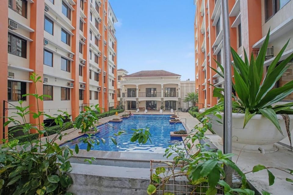 Comfy Self Check-in near NAIA Airport Apartment in Las Pinas