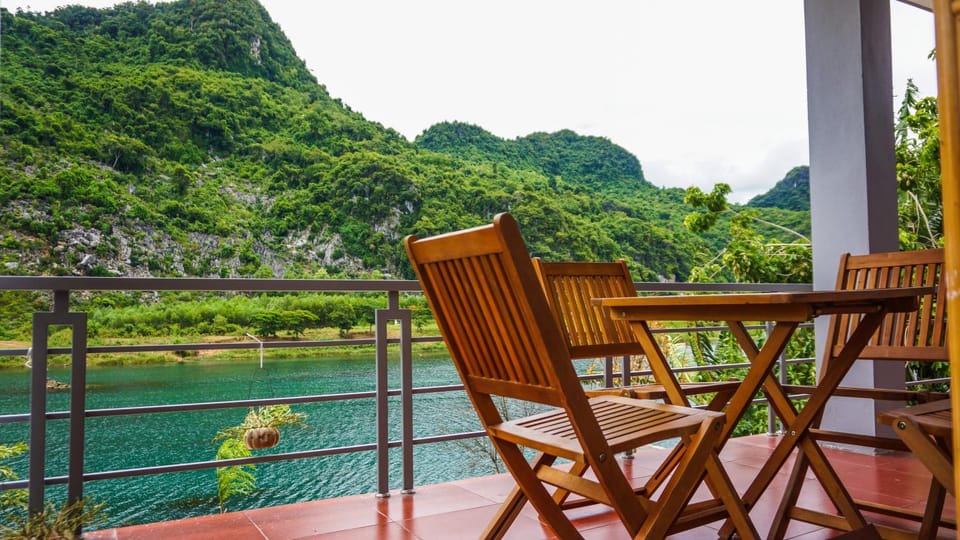 Day, Balcony/Terrace, Dining area, On site, Mountain view, River view, Seasons