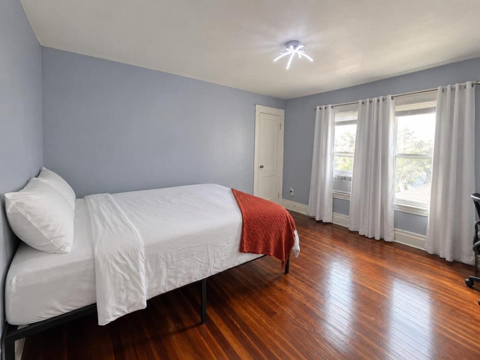 Niagara Homebase For Longer Stays House in Niagara Falls