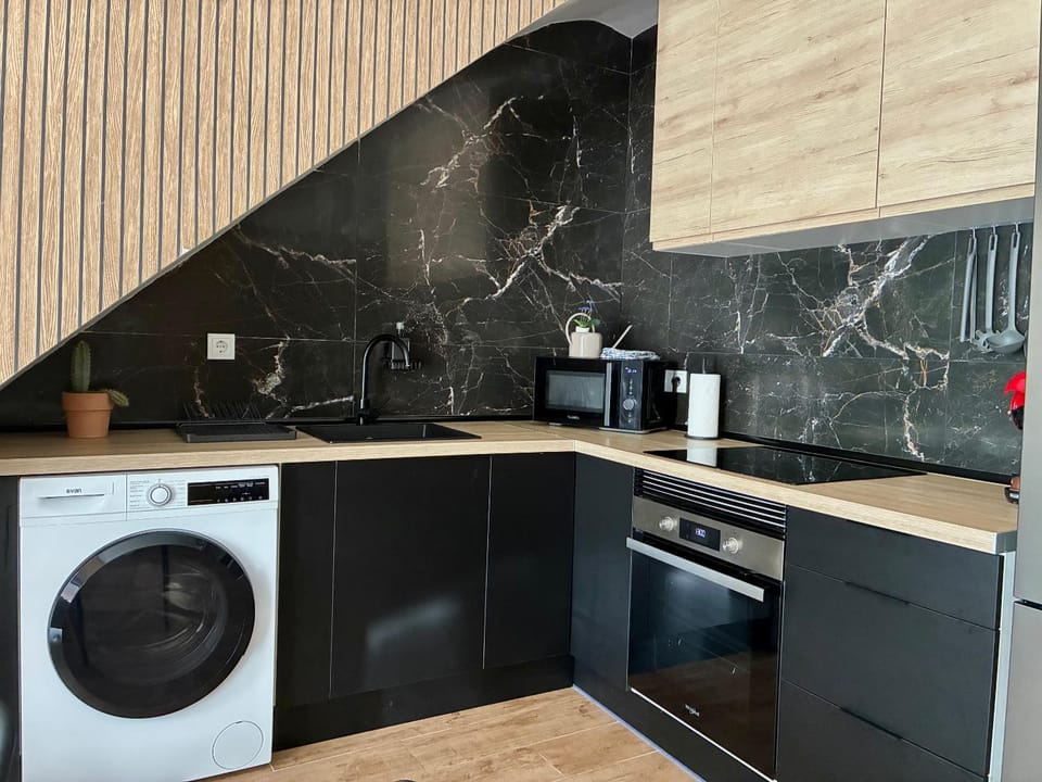 Kitchen or kitchenette, stove, toaster, washing machine