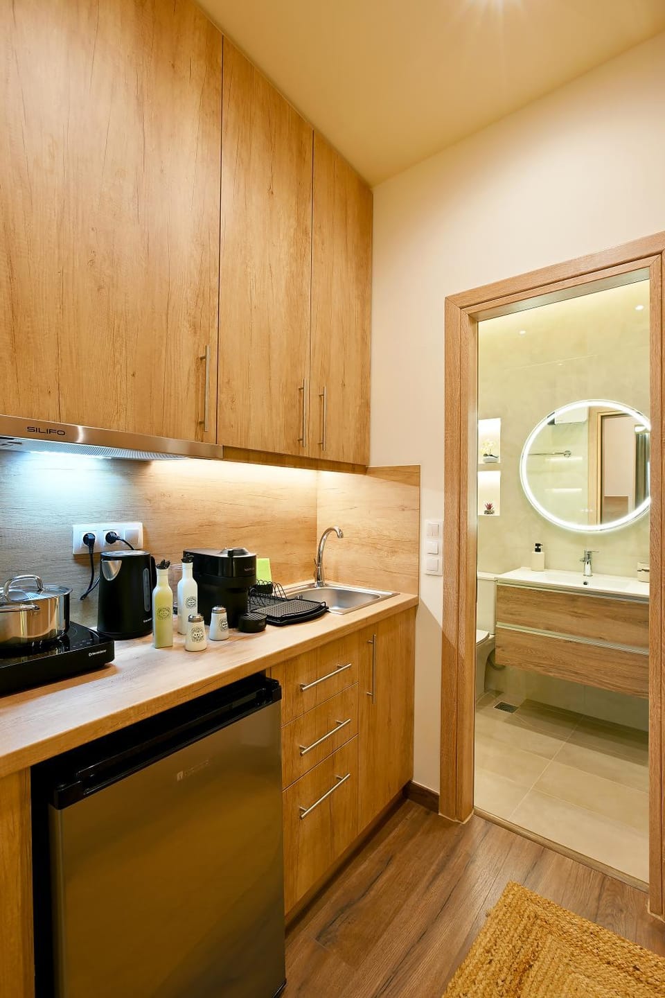 Kitchen or kitchenette, Photo of the whole room, stove