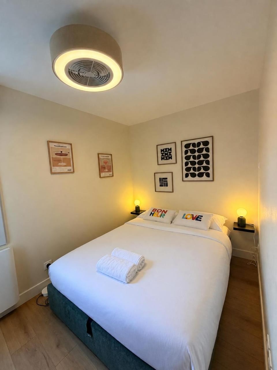 Bed, Photo of the whole room