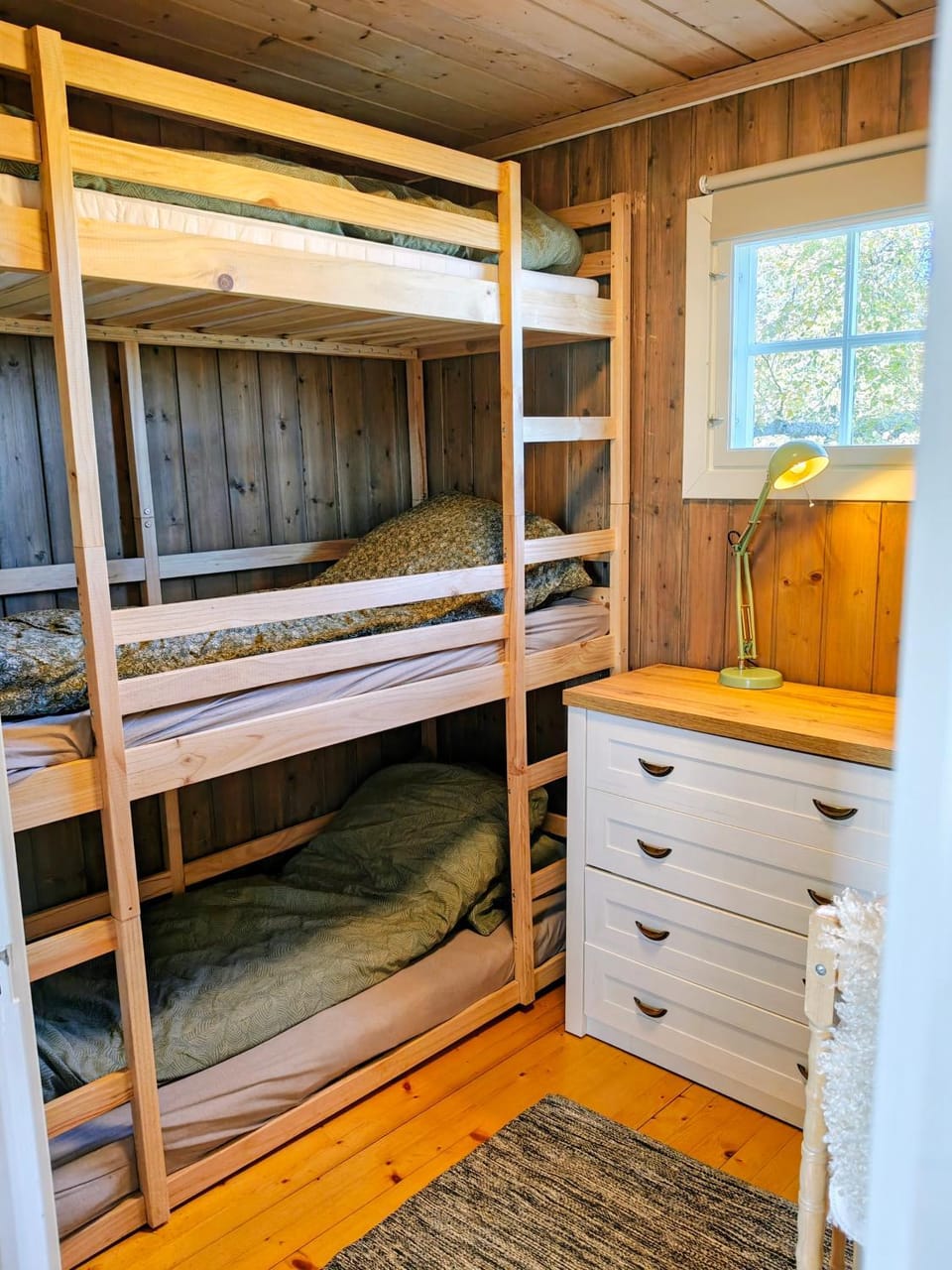 Bedroom, bunk bed