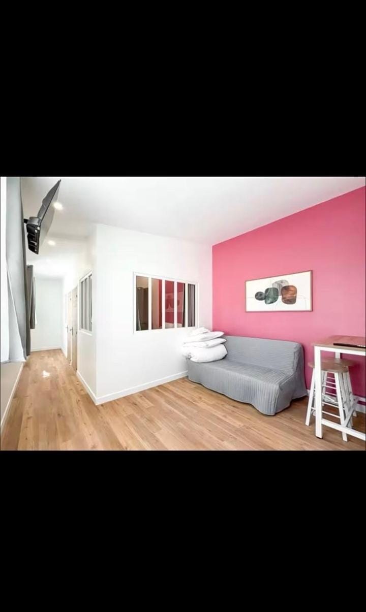 Chic et douillet studio au Porte de Paris Apartment in Île-de-France