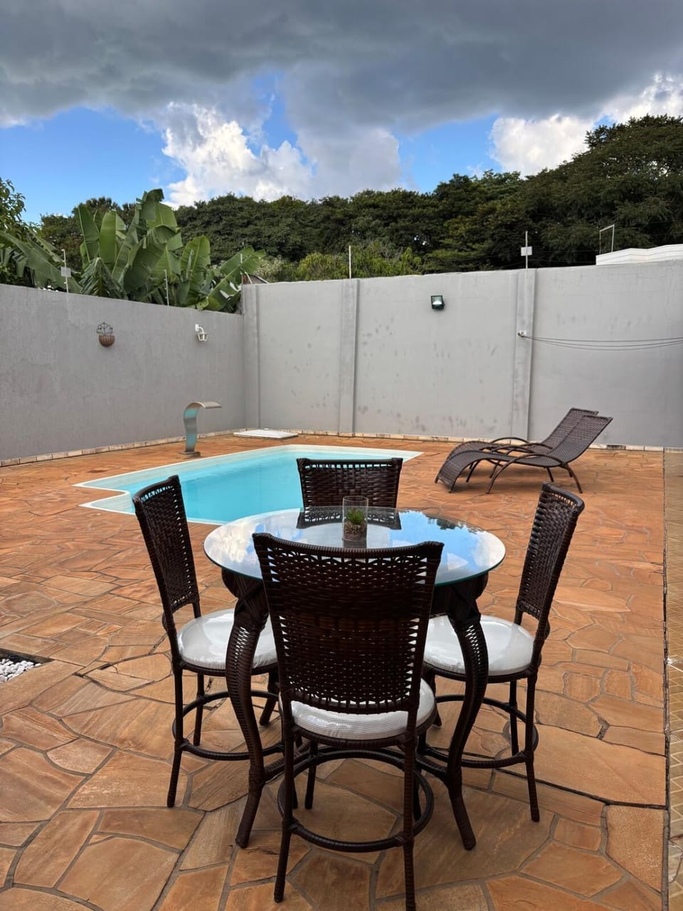 Casa com Piscina em bairro nobre para até 8 pessoas House in São Carlos