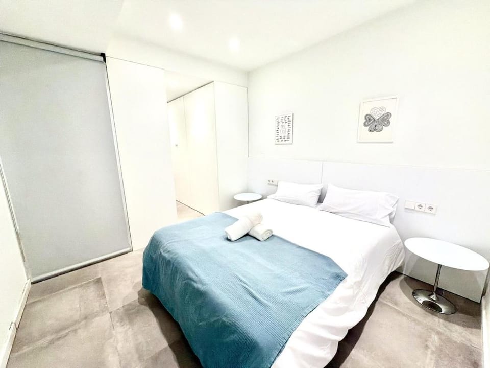 Spacious 2BR,2BA Near Nou Mestalla Valencia Apartment in Valencia