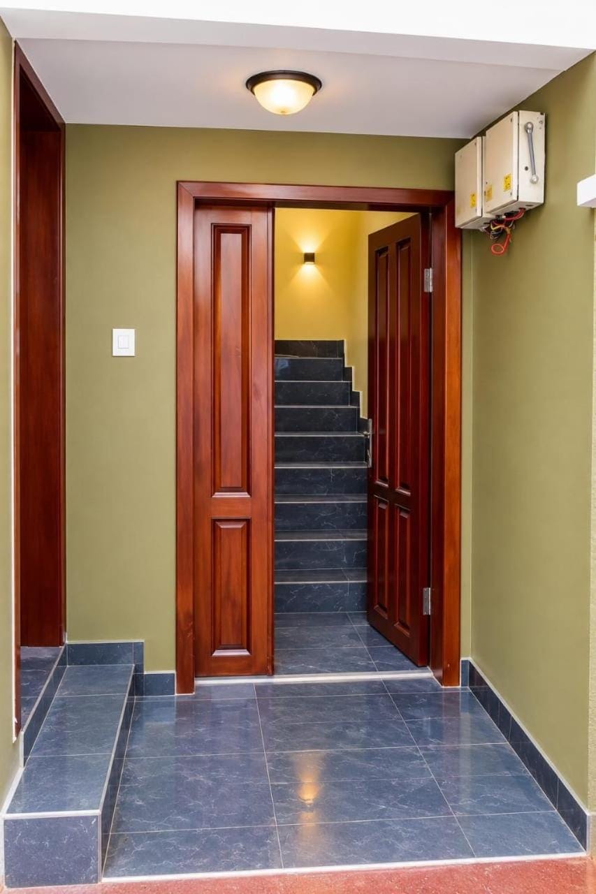 Honeybee Immaculate 3 bedrooms Flat Apartment in Lagos