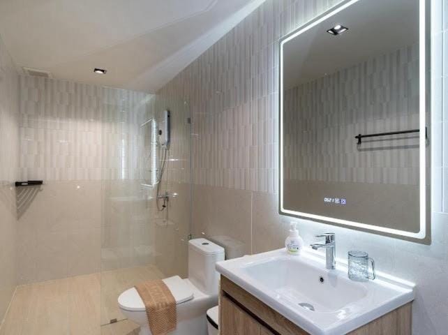 Elegant 3BR Townhouse Near Siam & BTS 6 Guests Apartment in Bangkok